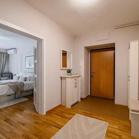 Aria Luxury Center *