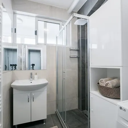 Aria Luxury Center Apartment *